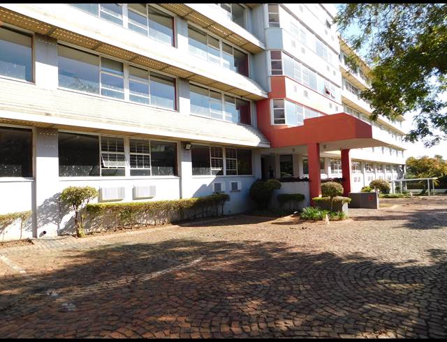 1,380M² OFFICE TO LET IN FERNDALE